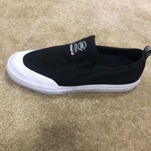 Size 10/11 Adidas slip on blk/wht
